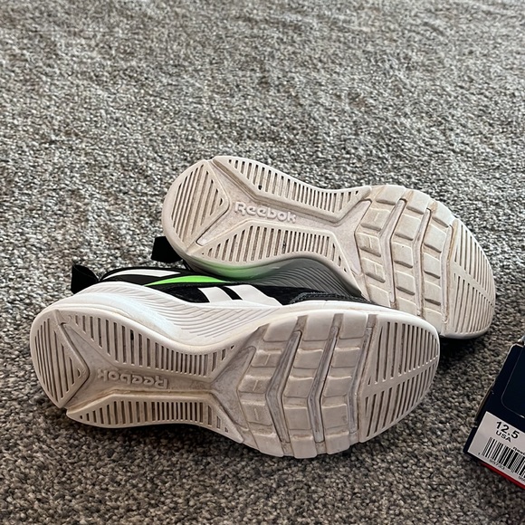 Size 12.5 Preschool Boys Reebok Sneakers - Picture 3 of 4